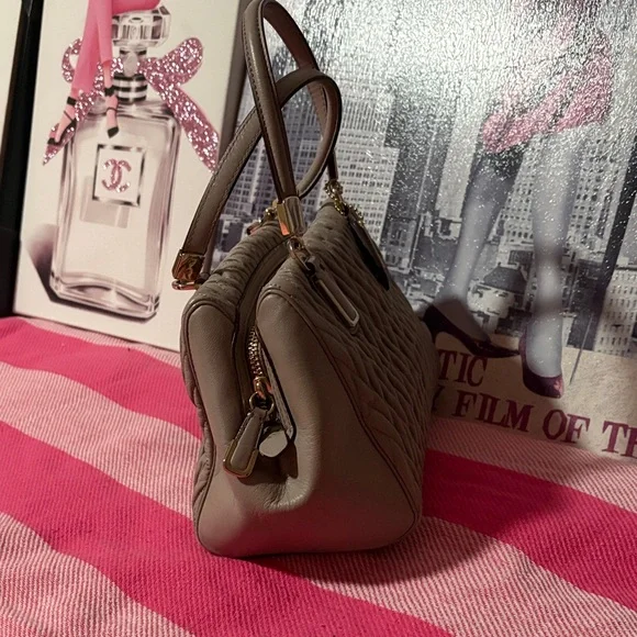 Coach Beige Quilted Handbag with Gold Chain - Picture 5 of 11